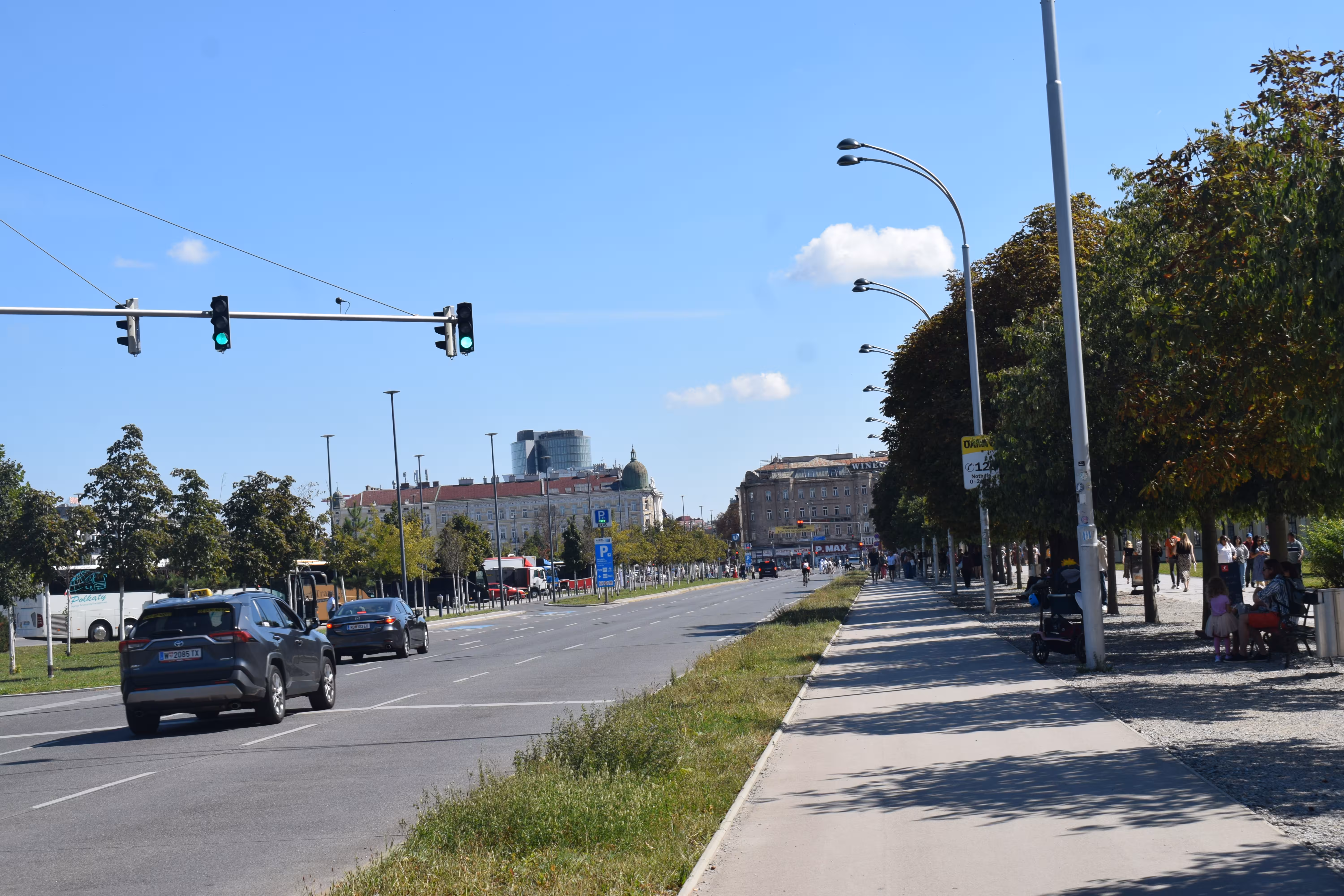 A street near Schönbrunn Palace.