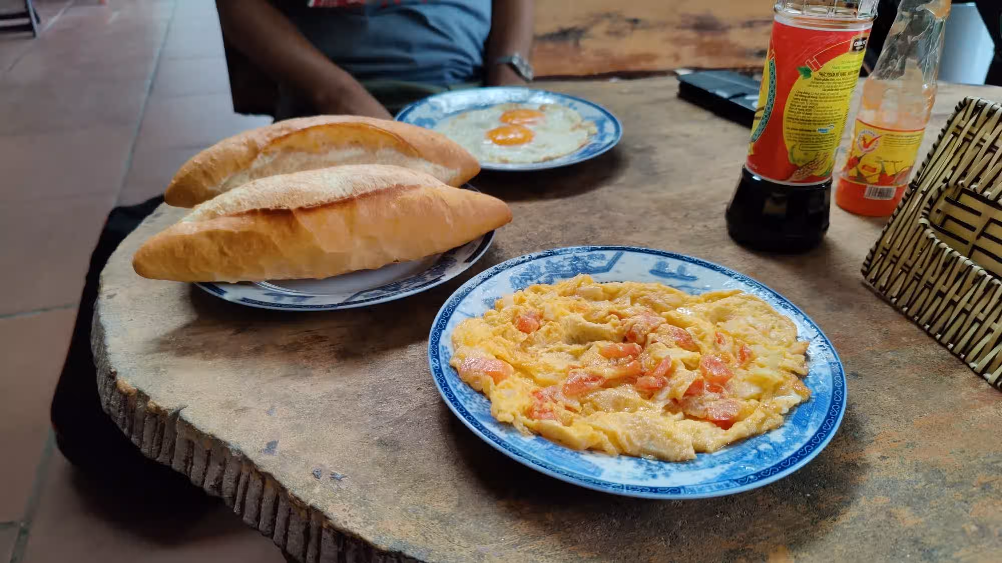 Our breakfast in Hoi An. Photo by Ravi Dwivedi, released under CC-BY-SA 4.0.